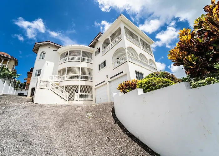 Apartment Skyline Suites, Breathtaking Mountains & View Apts Montego Bay