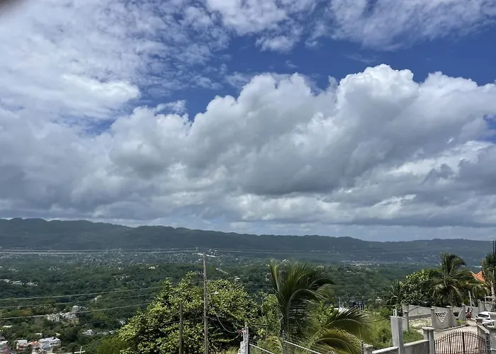Skyline Suites, Breathtaking Mountains & View Apts Apartment